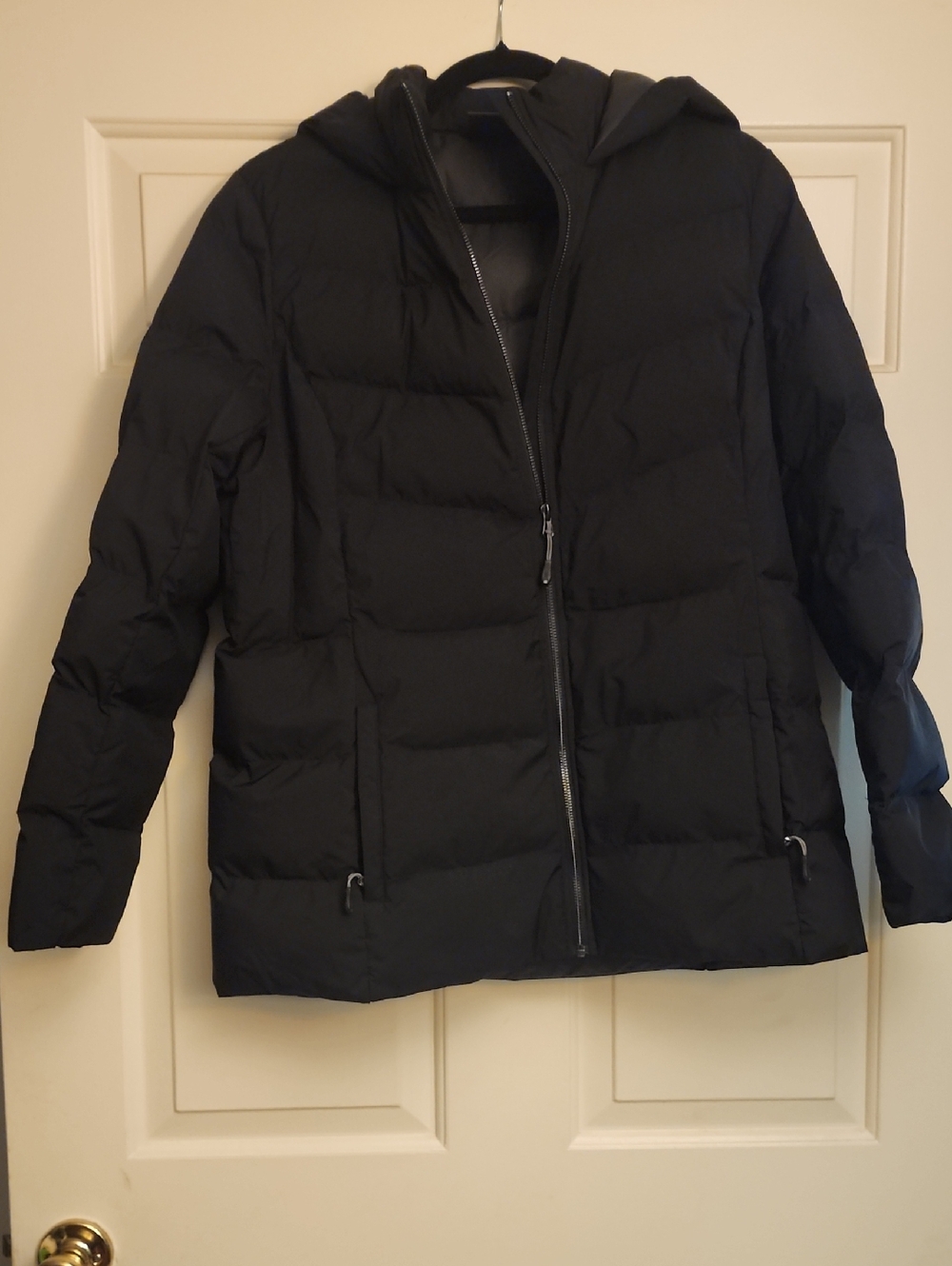 Women’s Hooded Puffer Coat in Black